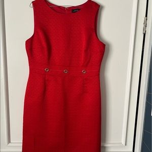 Like NEW Tahari Dress Size 12 in Red 🔥 with gold button details. Fully lined.